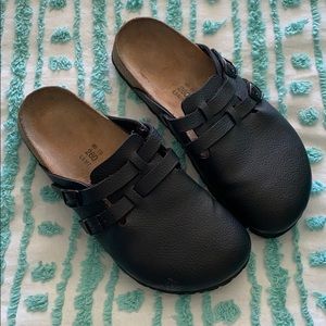 dark brown/black Birki’s clogs